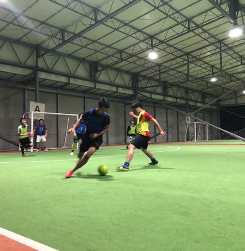 楽しそうにイベント行事を行っている写真