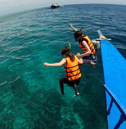 楽しそうに楽しそうにイベント行事イベント行事を行っている写真