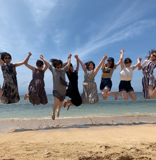 楽しそうに楽しそうにイベント行事イベント行事を行っている写真