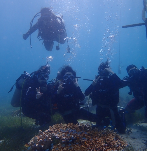 楽しそうに楽しそうにイベント行事イベント行事を行っている写真