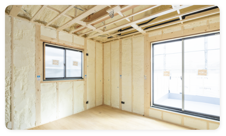 硬質ウレタンフォーム吹付断熱の写真